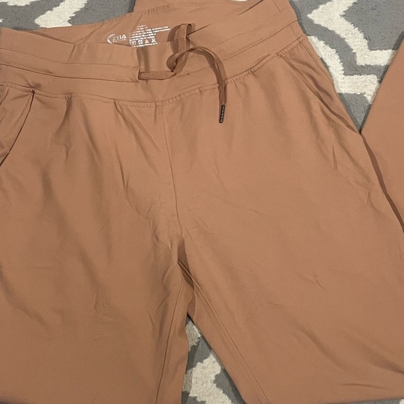 Zyia Active Ascend Joggers size XXL Camel Tan Pants Retired Size XXL - Picture 7 of 12